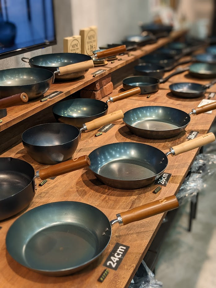 I visited a very nice and enthusiastic Japanese frying pan factory.
